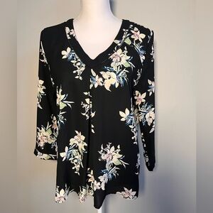 41 Hawthorn Black Floral V-Neck Blouse‎